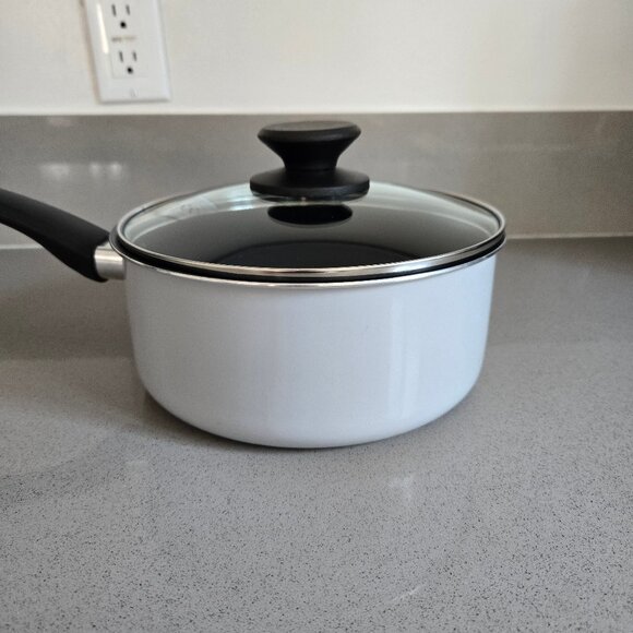 Simply Essential Nonstick Saucepan with Lid 3 qt / 2.8 L capacity - Picture 10 of 16